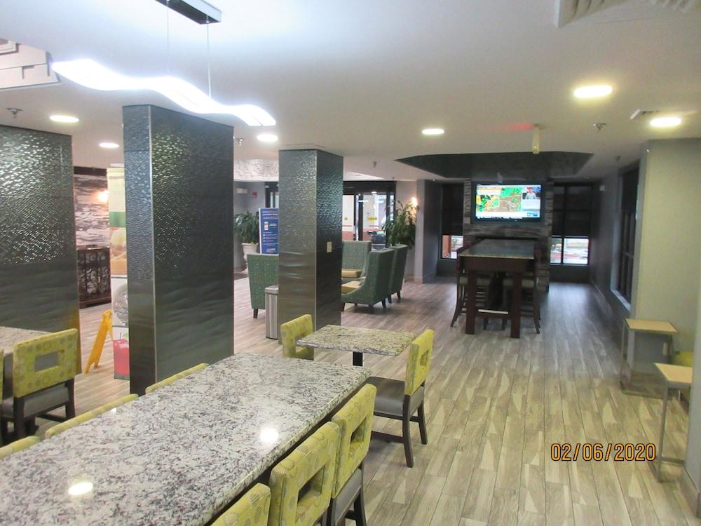 Quality Inn & Suites Montgomery East Carmichael Rd Ngoại thất bức ảnh