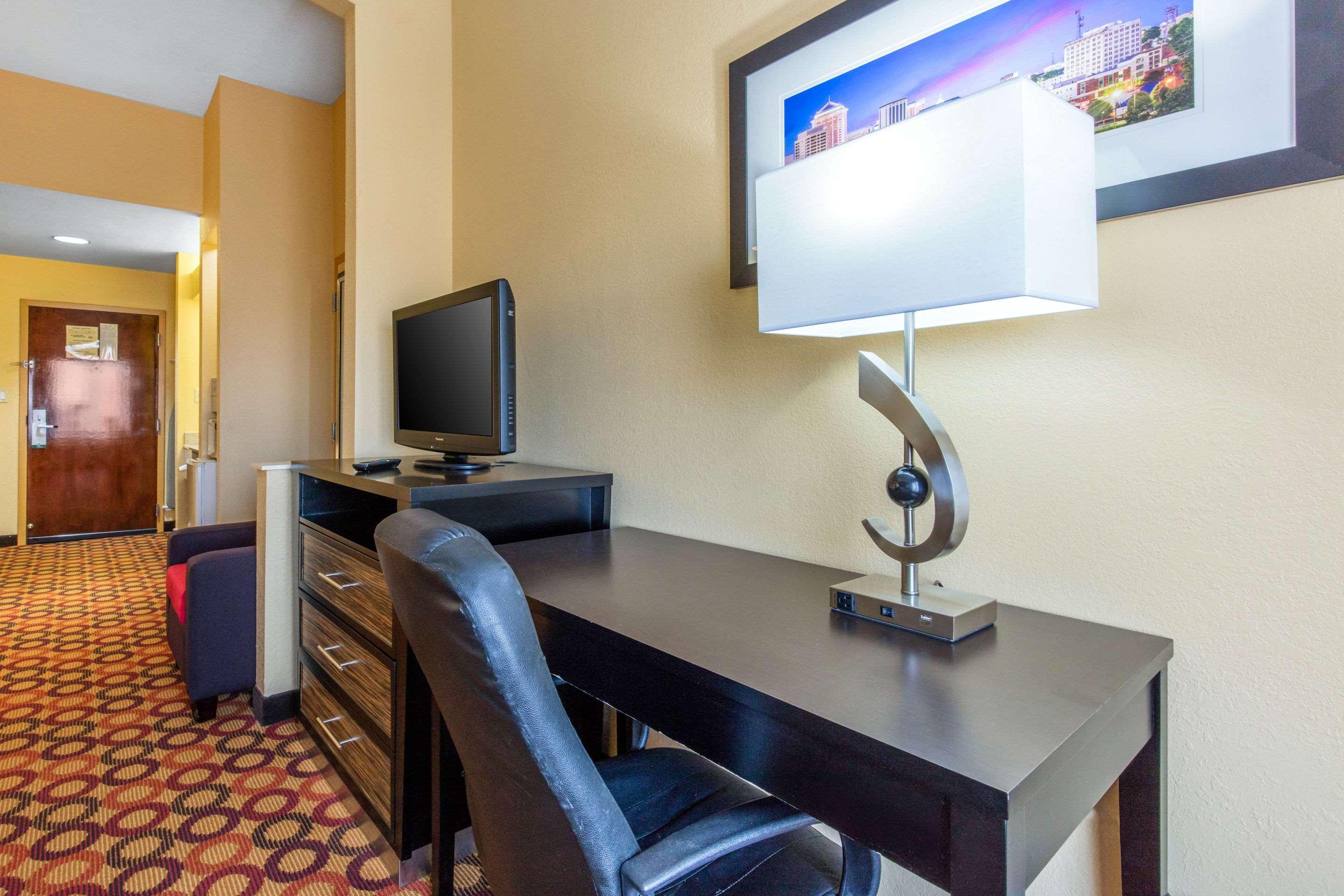 Quality Inn & Suites Montgomery East Carmichael Rd Ngoại thất bức ảnh